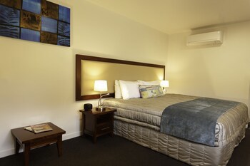 Delorenzo's Studio Apartments