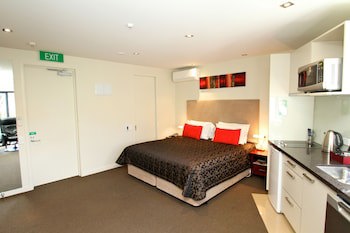 Delorenzo's Studio Apartments