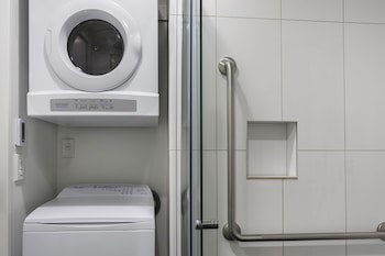 Delorenzo's Studio Apartments