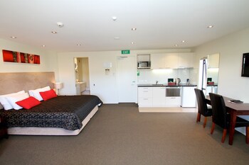 Delorenzo's Studio Apartments