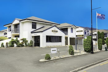 Delorenzo's Studio Apartments
