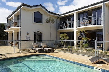 Delorenzo's Studio Apartments