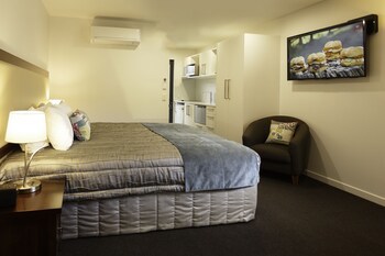 Delorenzo's Studio Apartments