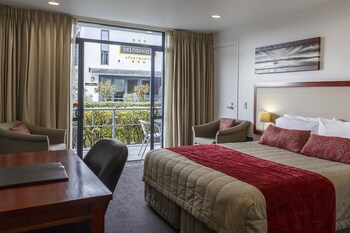 Delorenzo's Studio Apartments