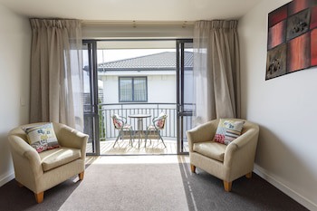Delorenzo's Studio Apartments