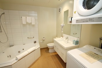 Delorenzo's Studio Apartments