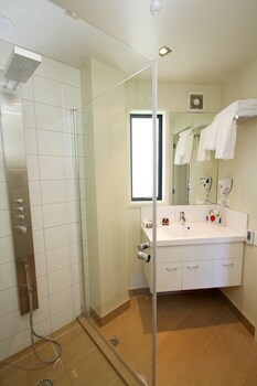 Delorenzo's Studio Apartments