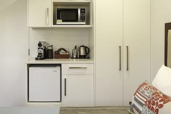 Delorenzo's Studio Apartments