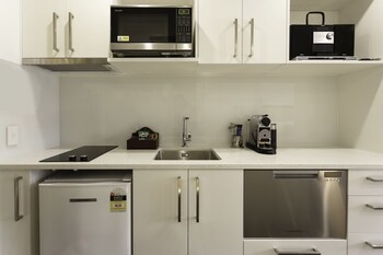 Delorenzo's Studio Apartments