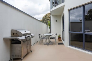 Delorenzo's Studio Apartments