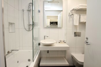 Delorenzo's Studio Apartments