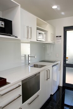 Delorenzo's Studio Apartments