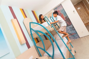 Bliss Surfer Hotel By Tritama Hospitality