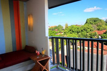 Bliss Surfer Hotel By Tritama Hospitality