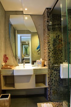 Bliss Surfer Hotel By Tritama Hospitality