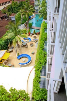 Bliss Surfer Hotel By Tritama Hospitality
