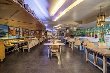 Bliss Surfer Hotel By Tritama Hospitality