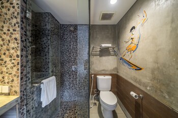 Bliss Surfer Hotel By Tritama Hospitality