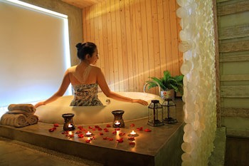 Bliss Surfer Hotel By Tritama Hospitality
