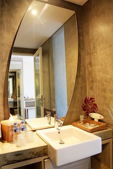 Bliss Surfer Hotel By Tritama Hospitality