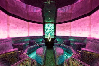 Aqua Dome