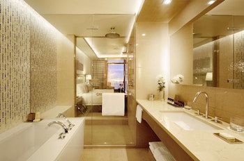 Fairmont Baku - Flame Towers