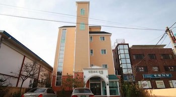 Appletree Hotel