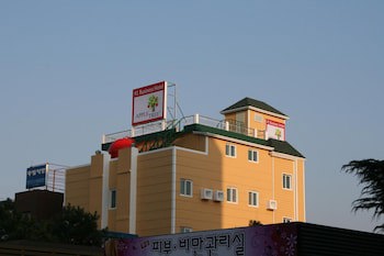 Appletree Hotel