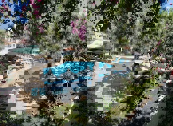 Moonshine Hotel & Suites