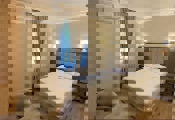 Moonshine Hotel & Suites