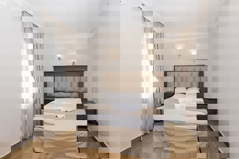 Moonshine Hotel & Suites