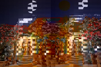 Moonshine Hotel & Suites