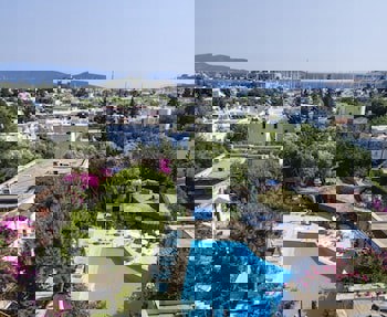 Moonshine Hotel & Suites