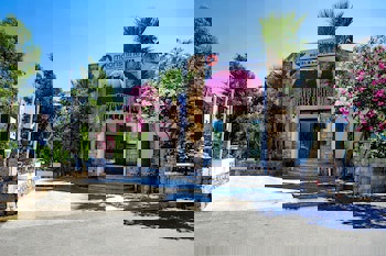 Moonshine Hotel & Suites