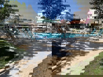 Moonshine Hotel & Suites