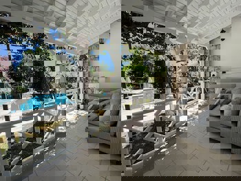 Moonshine Hotel & Suites