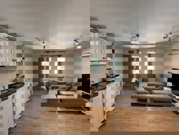 Moonshine Hotel & Suites