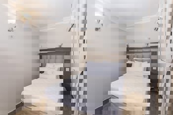 Moonshine Hotel & Suites