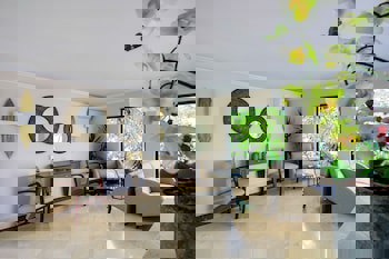 Moonshine Hotel & Suites