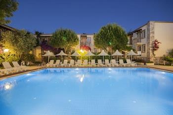 Moonshine Hotel & Suites