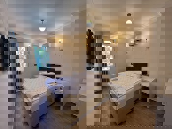 Moonshine Hotel & Suites