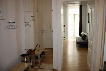 Govienna Modern Apartment
