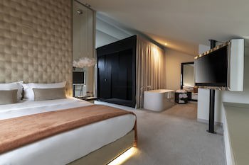 9Hotel Mercy