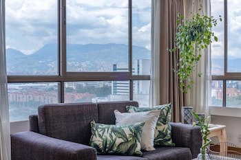 Alcazar De Oviedo Aparta Hotel