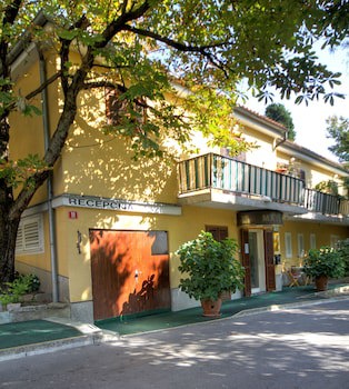 Forgotten Garden Apartments And Rooms
