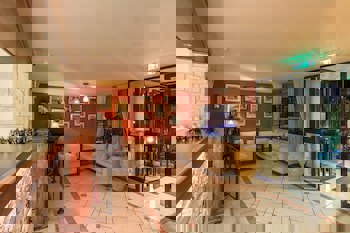 Hill View Restaurant & Apartments