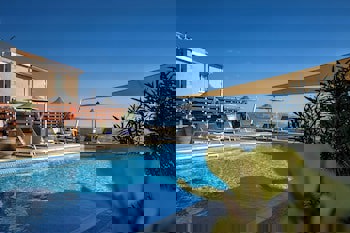 Hill View Restaurant & Apartments