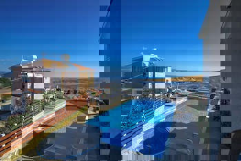 Hill View Restaurant & Apartments