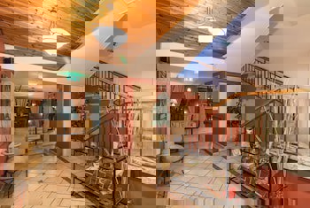 Hill View Restaurant & Apartments