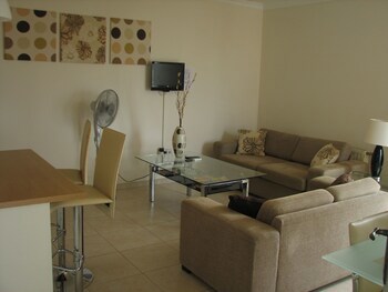 Hill View Restaurant & Apartments